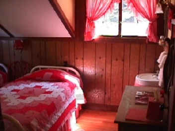 Red Gingham guest room Baldpate main lodge