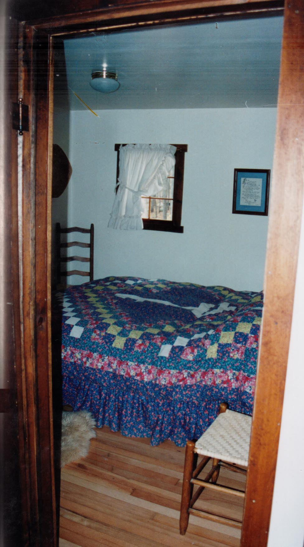 Valley View cabin queen bedroom