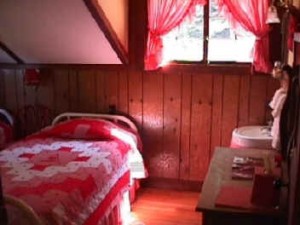 Main Lodge Classic guest room with two twin beds